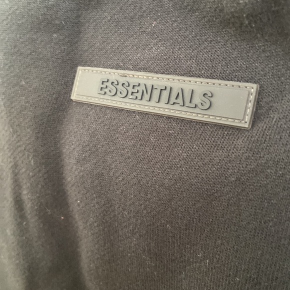 Essentials sweater 🔥🔥🔥🔥 - Picture 4 of 4